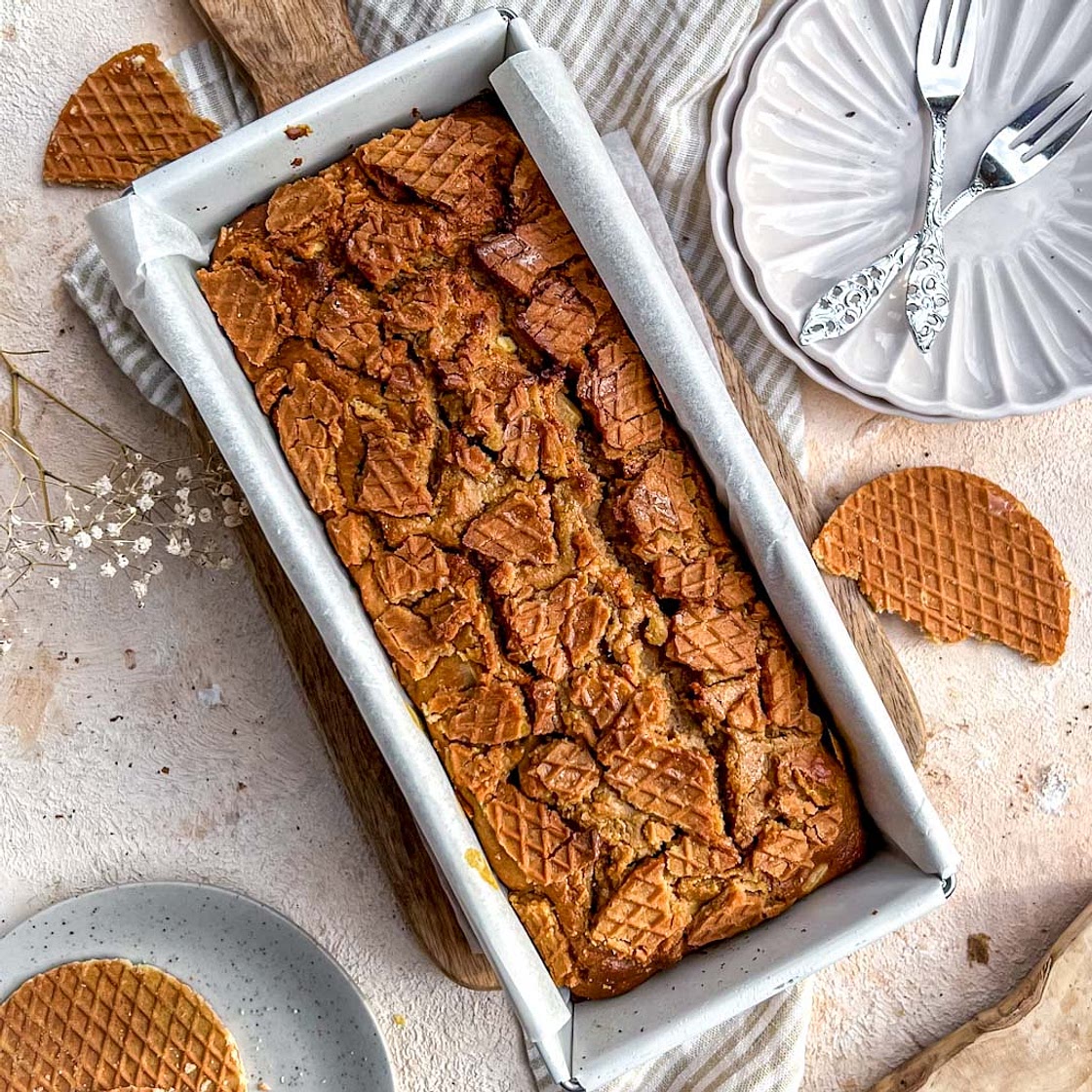 Stroopwafel (Caramel Waffle) Cake with Apple