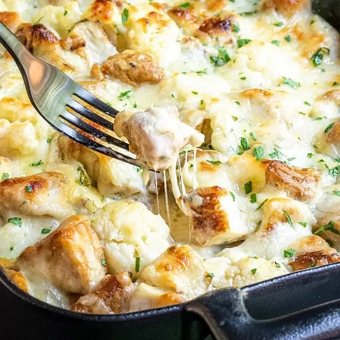 Cauliflower and chicken Alfredo casserole