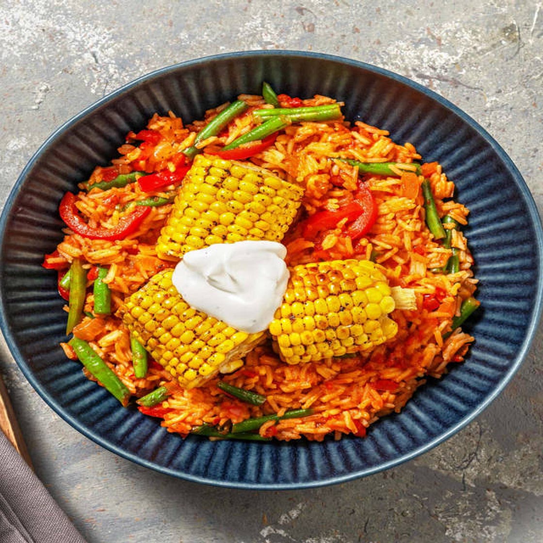 Jambalaya! Pikante Paprika-Reispfanne mit Maiskolben und Joghurtdip