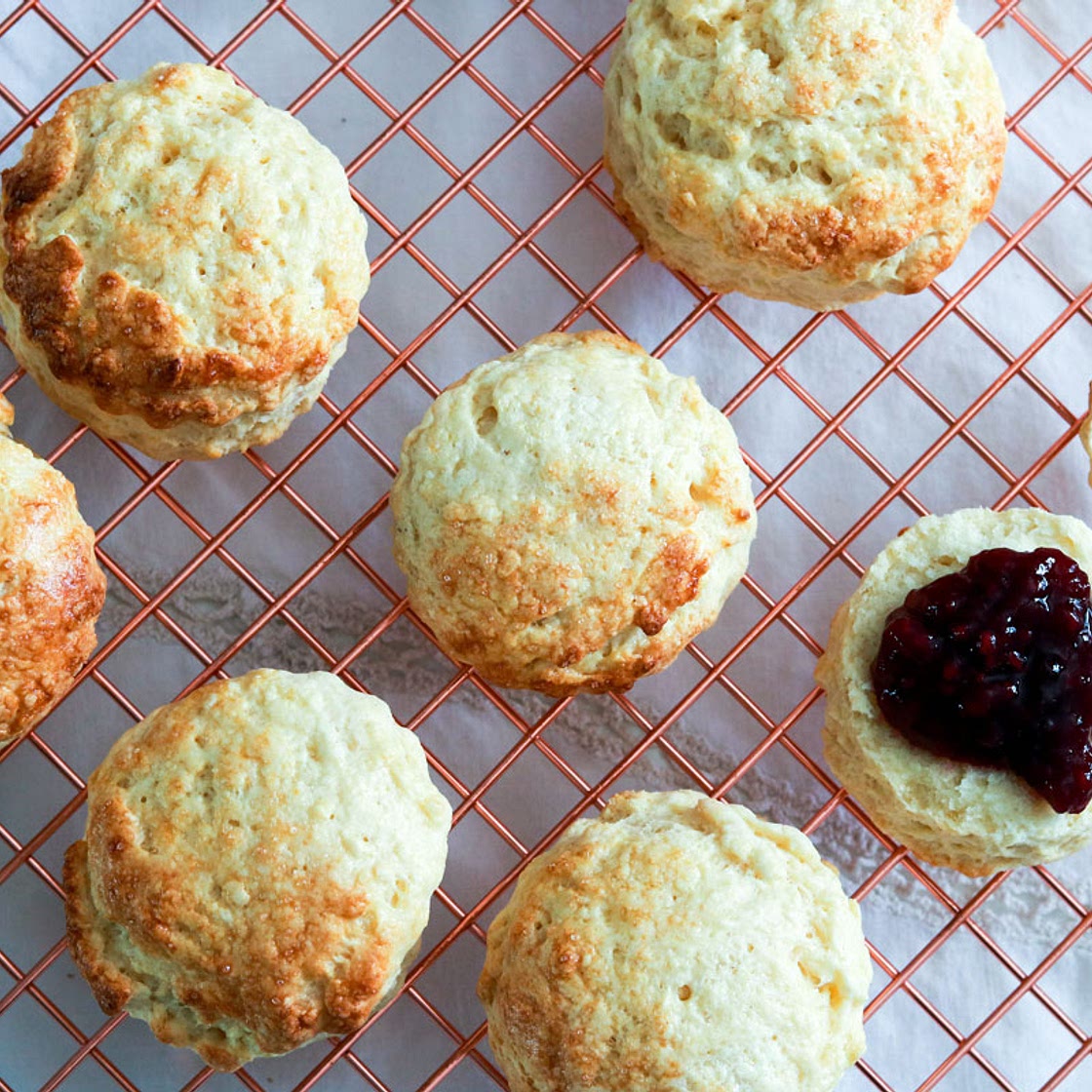 Easy traditional English scones