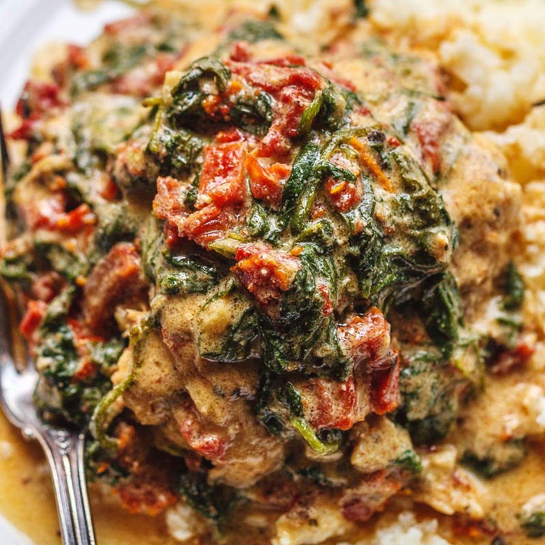 CrockPot Tuscan Garlic Chicken Thighs With Spinach and Sun-Dried Tomatoes