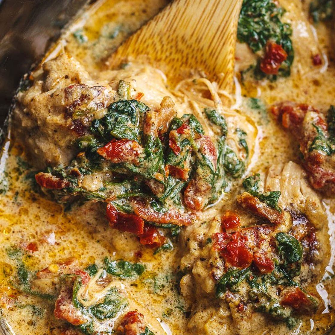 CrockPot Tuscan Garlic Chicken Thighs With Spinach and Sun-Dried Tomatoes