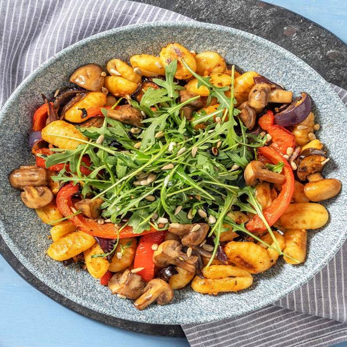 Gnocchipfanne mit Antipasti-Gemüse Balsamico-Pilzen und Rucola