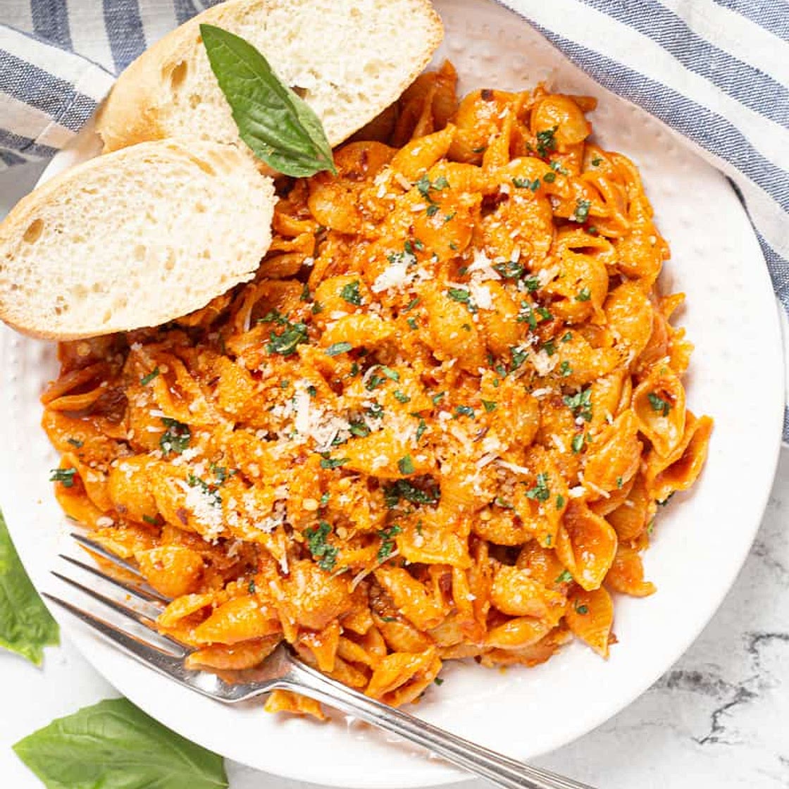 Gigi Hadid Pasta (with and without vodka)