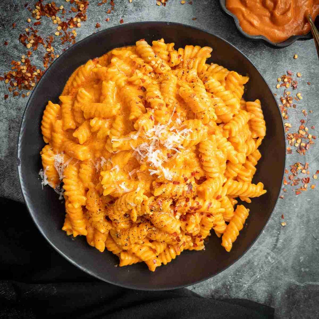 Ricotta Pesto Pasta with Roasted Red Pepper