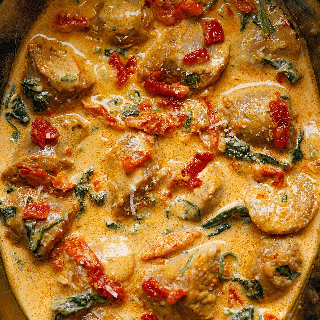 CrockPot Tuscan Sausage With Spinach and Sun-Dried Tomatoes