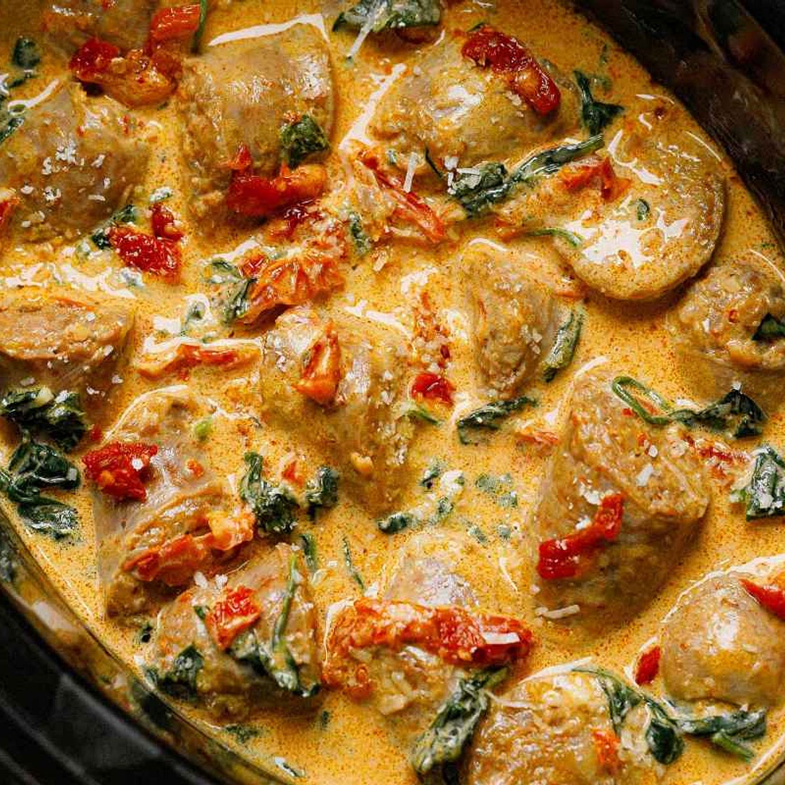 CrockPot Tuscan Sausage With Spinach and Sun-Dried Tomatoes