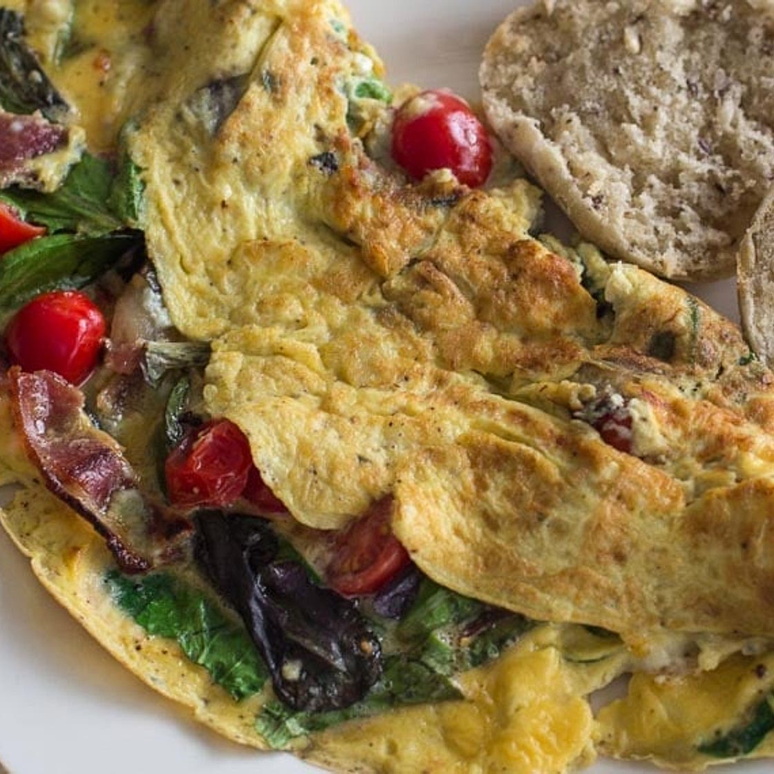 Low FODMAP BLT Omelet with Blue Cheese