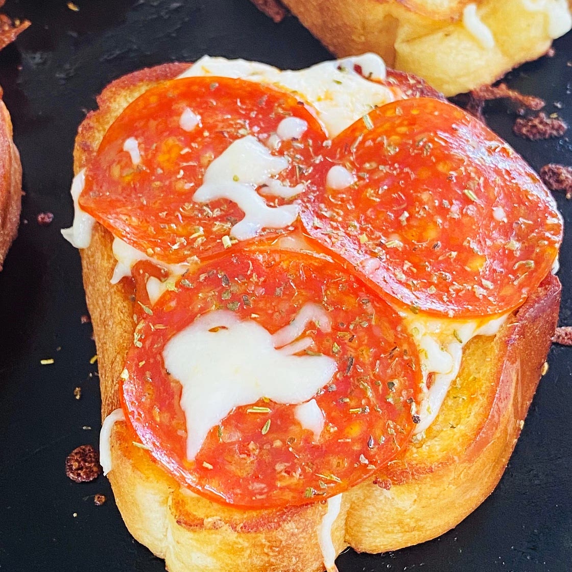 Blackstone Garlic Toast Pepperoni Pizzas