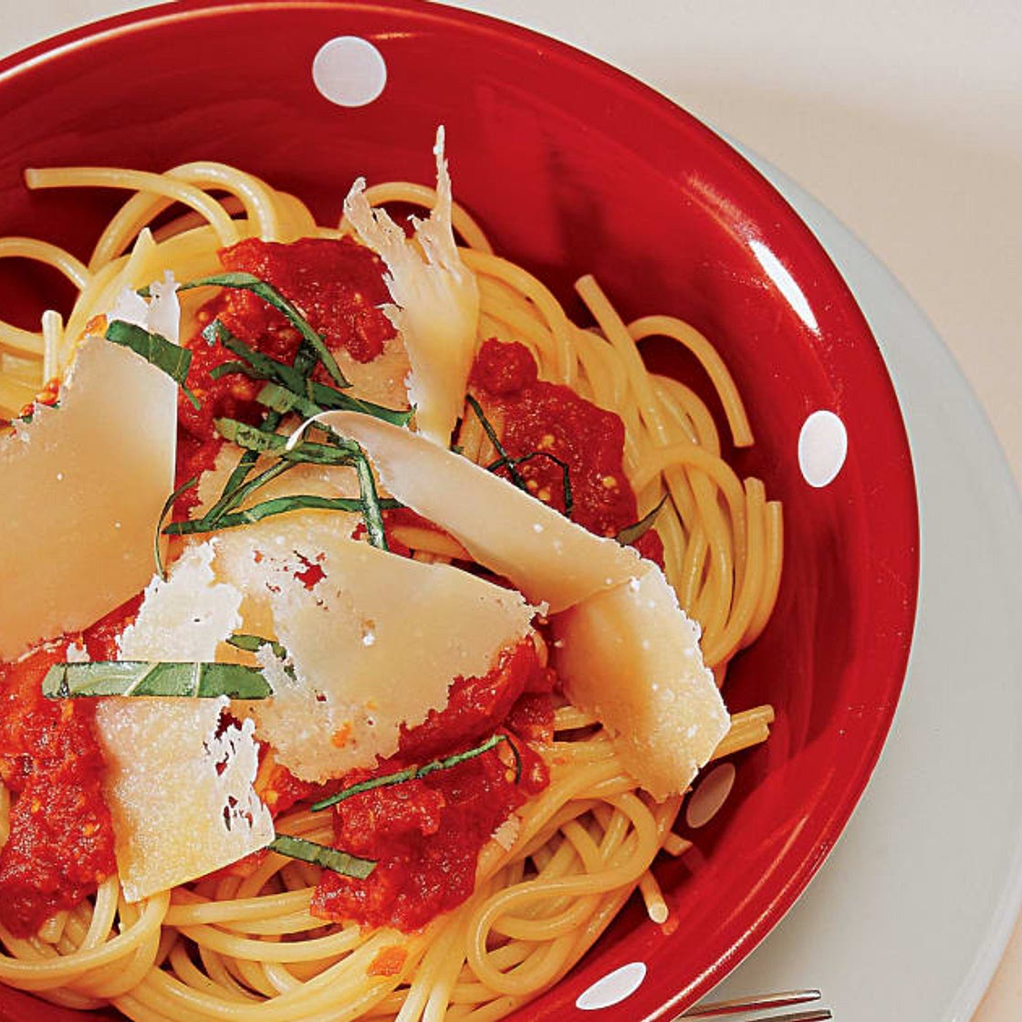 Spaghetti an roher Tomatensauce