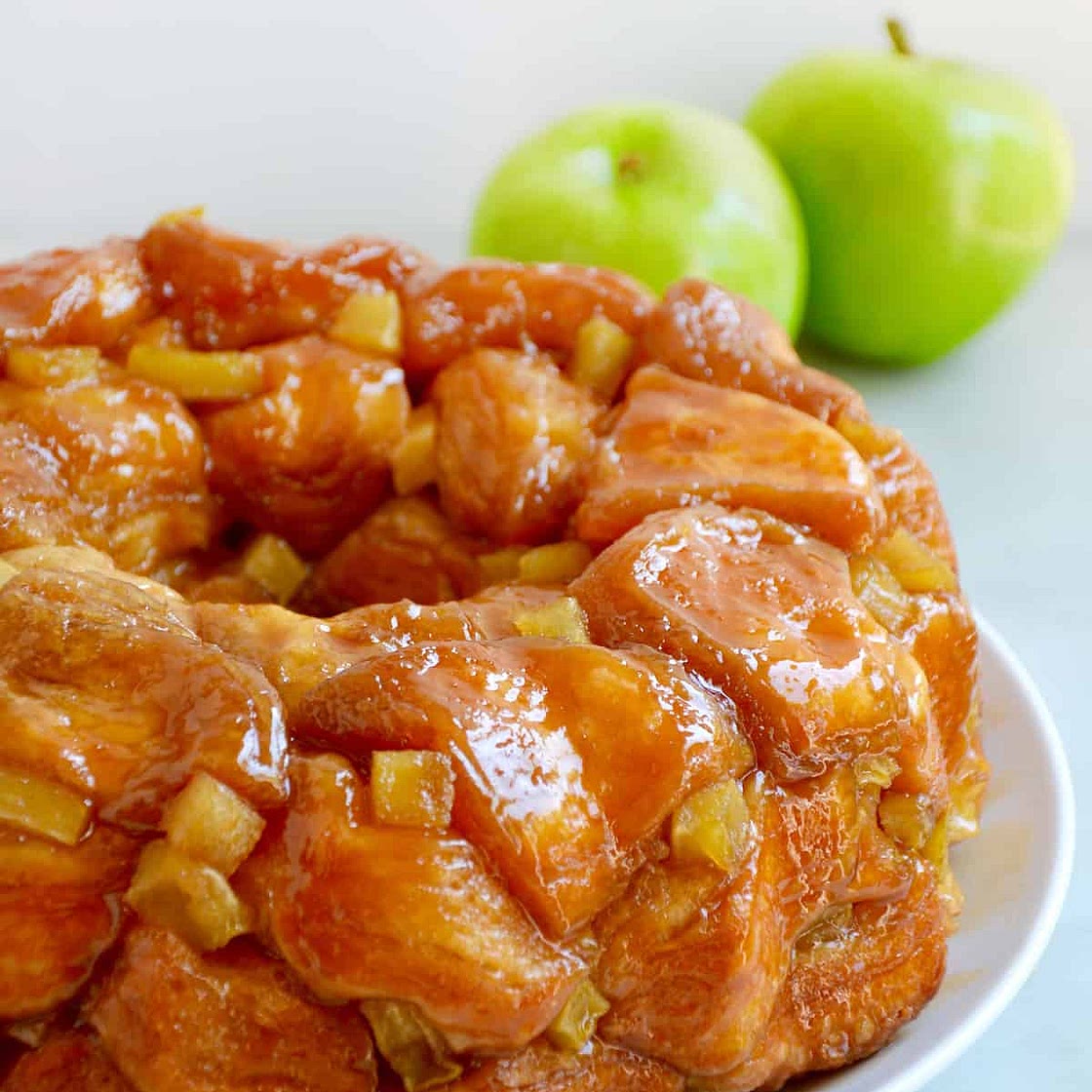 Easy Caramel Apple Monkey Bread