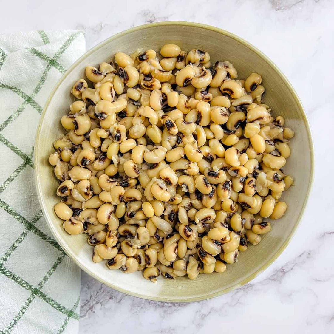 How to Cook Black-Eyed Peas (4 Ways)