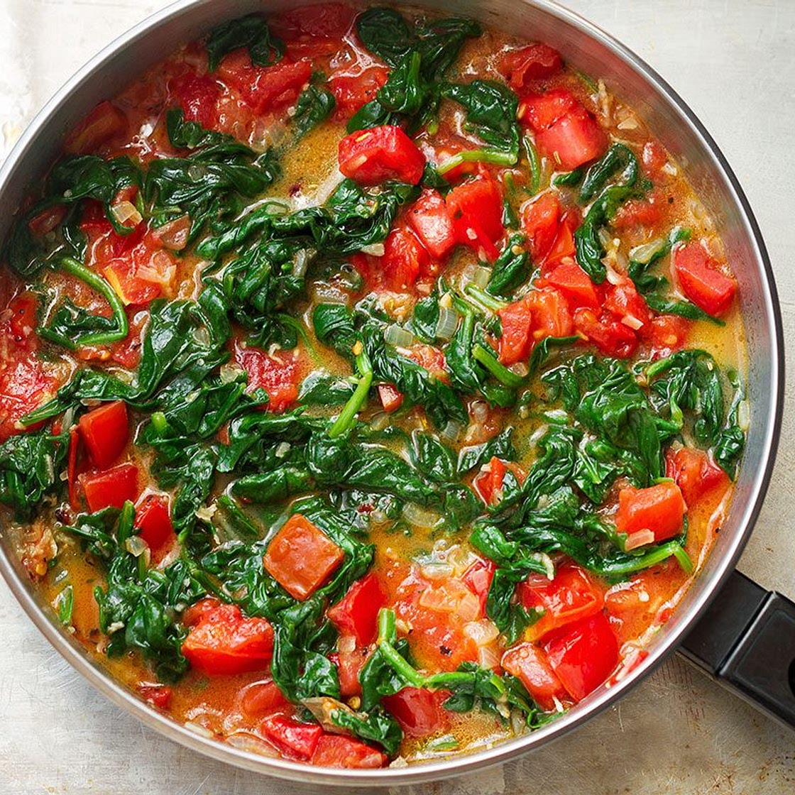 Tortellini Pasta in Garlic Spinach Tomato Sauce
