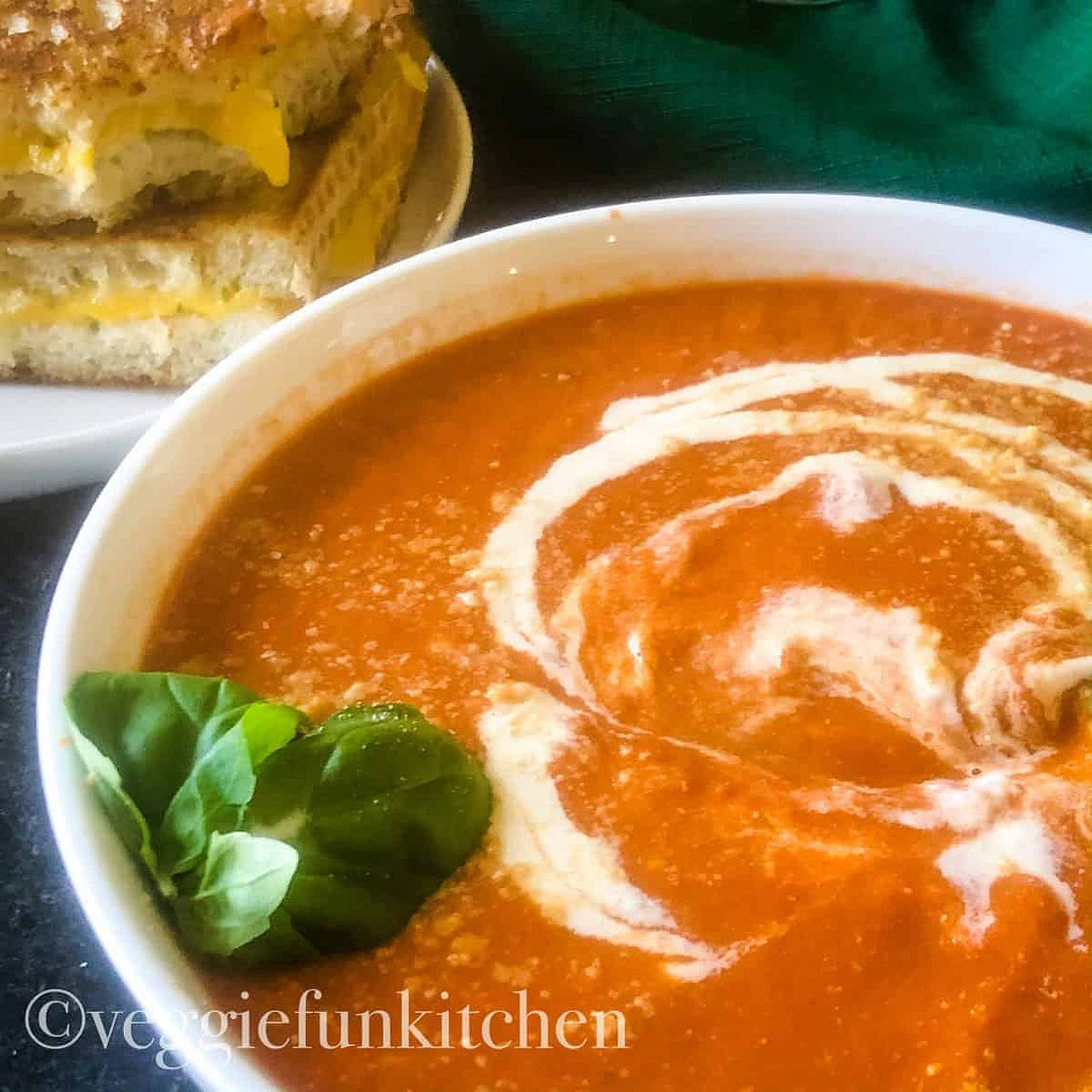 Vegan Creamy Tomato Soup (Instant Pot)