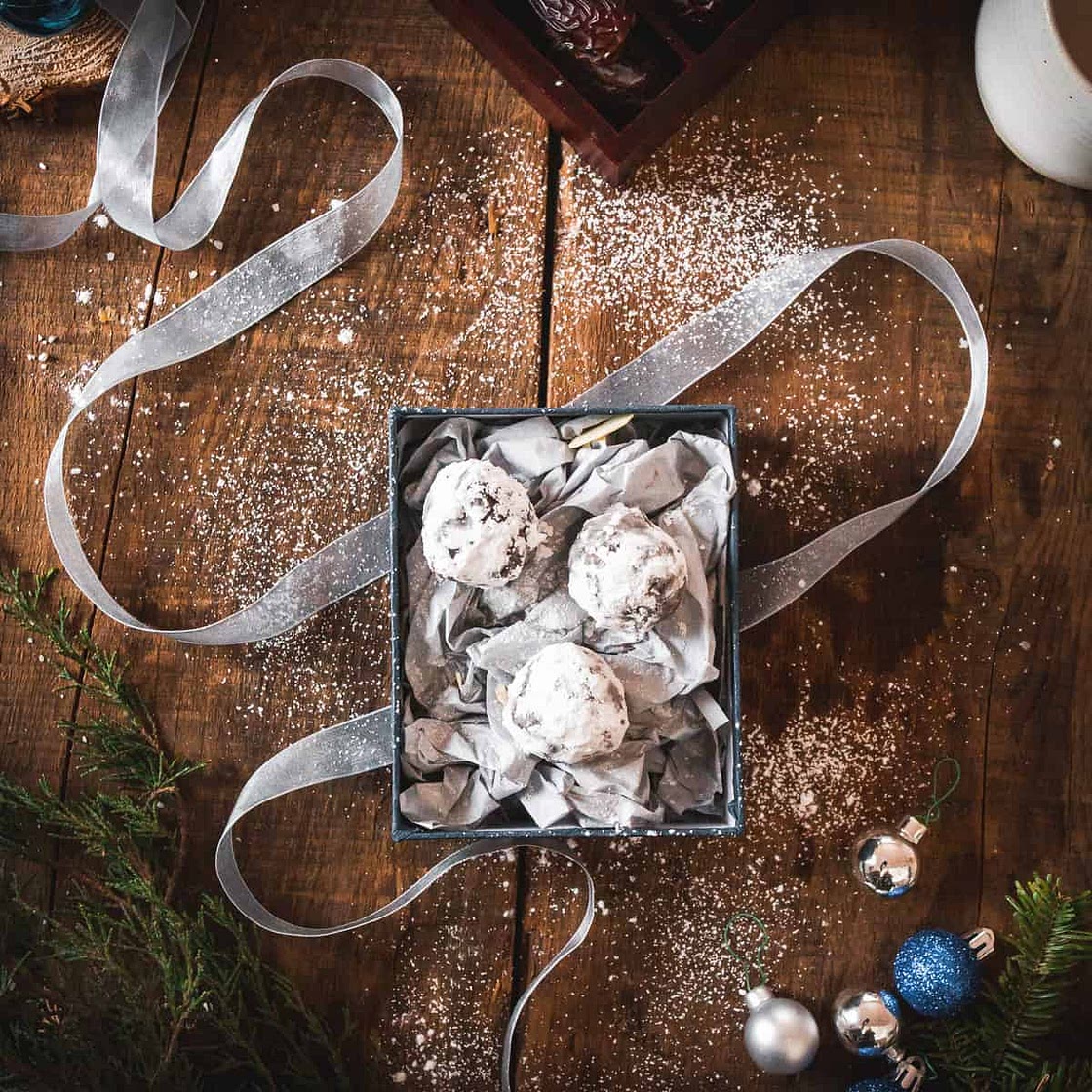 No-Bake Christmas Date Cookies