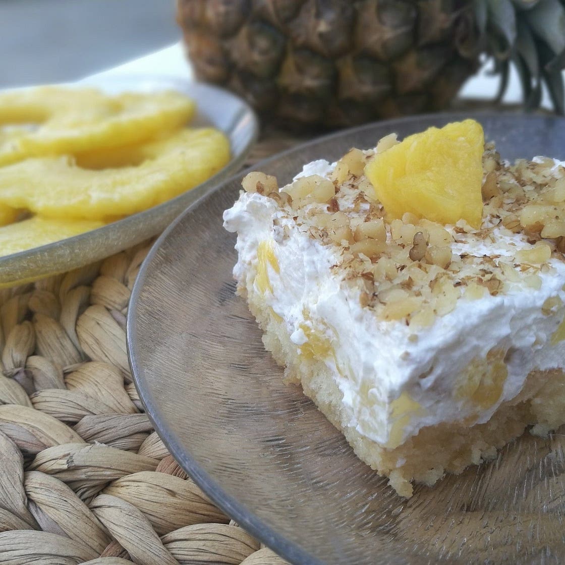 Ελαφρύ Γιαουρτογλυκό Ψυγείου με Ανανά