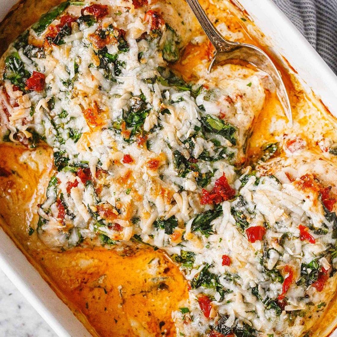 Creamy Chicken Breast Bake with Spinach and Sun-Dried Tomatoes