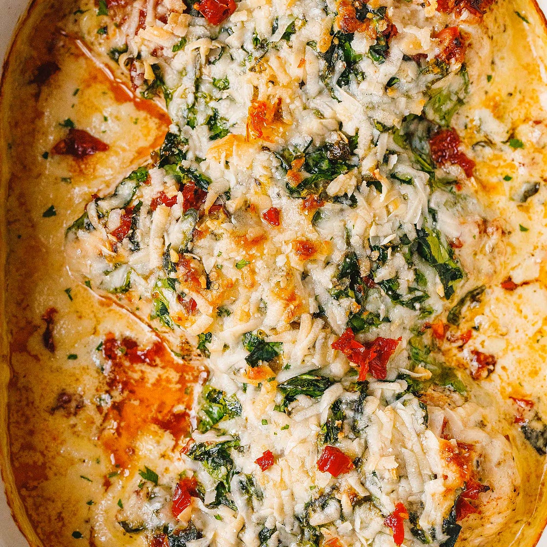 Creamy Chicken Breast Bake with Spinach and Sun-Dried Tomatoes