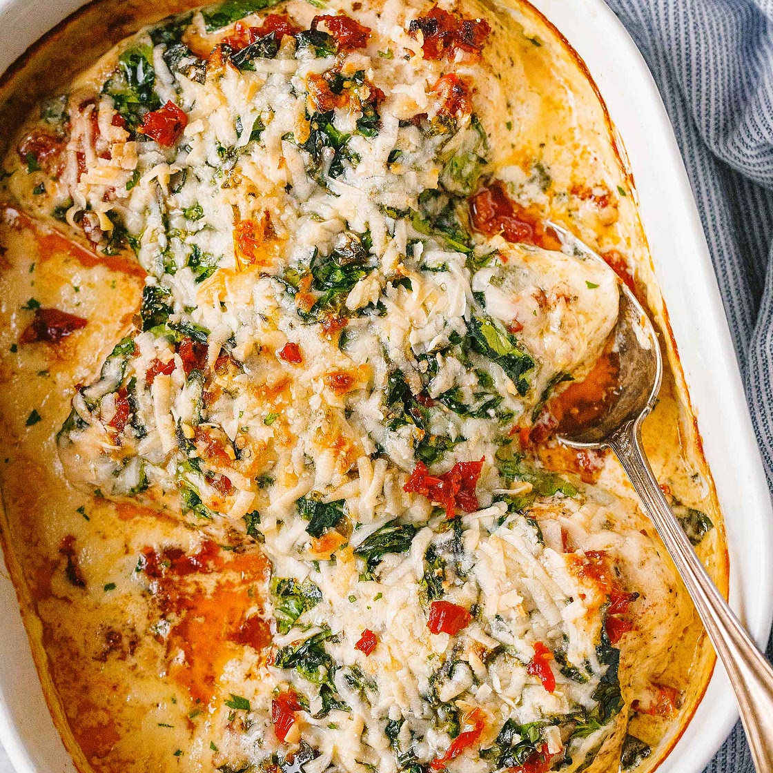 Creamy Chicken Breast Bake with Spinach and Sun-Dried Tomatoes