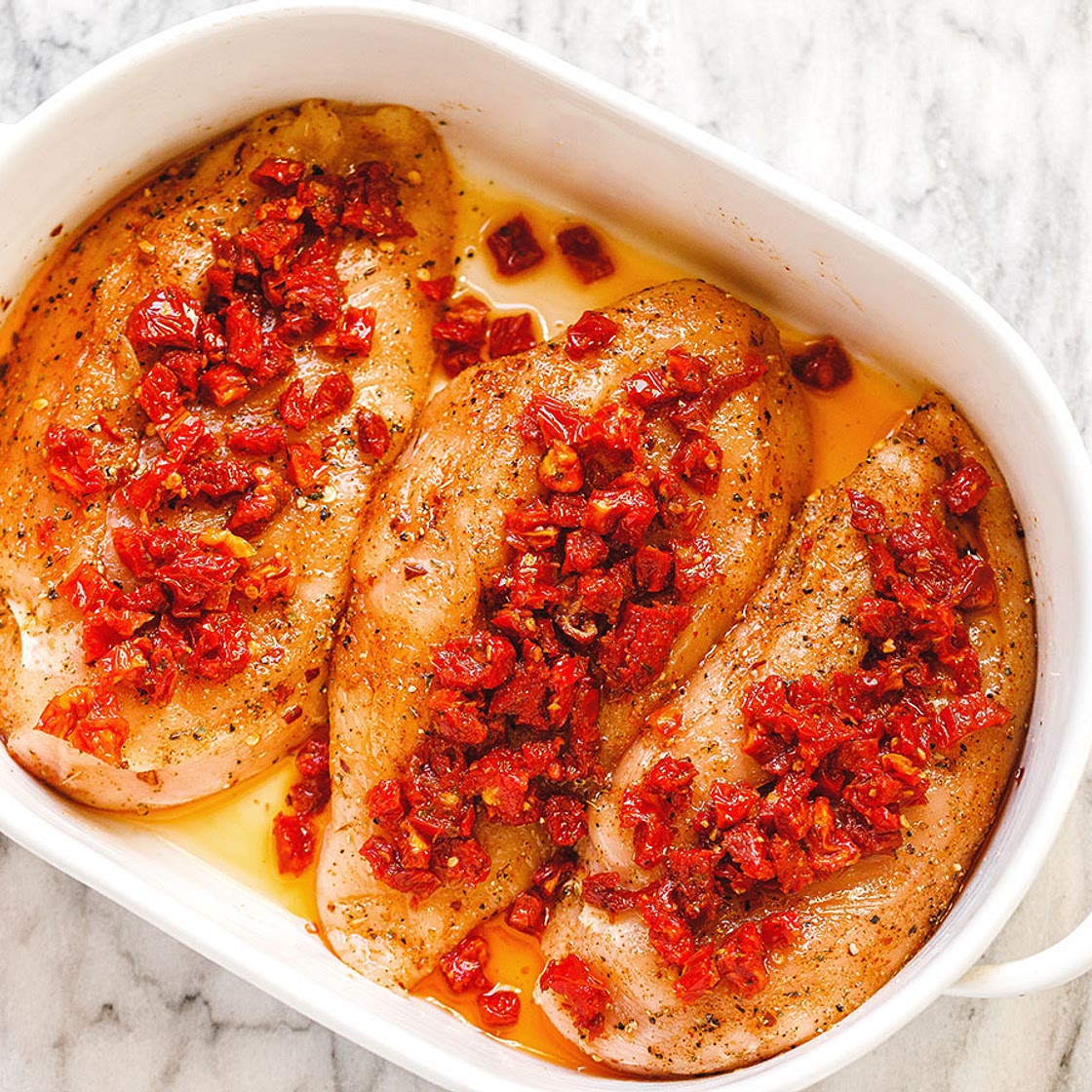 Creamy Chicken Breast Bake with Spinach and Sun-Dried Tomatoes