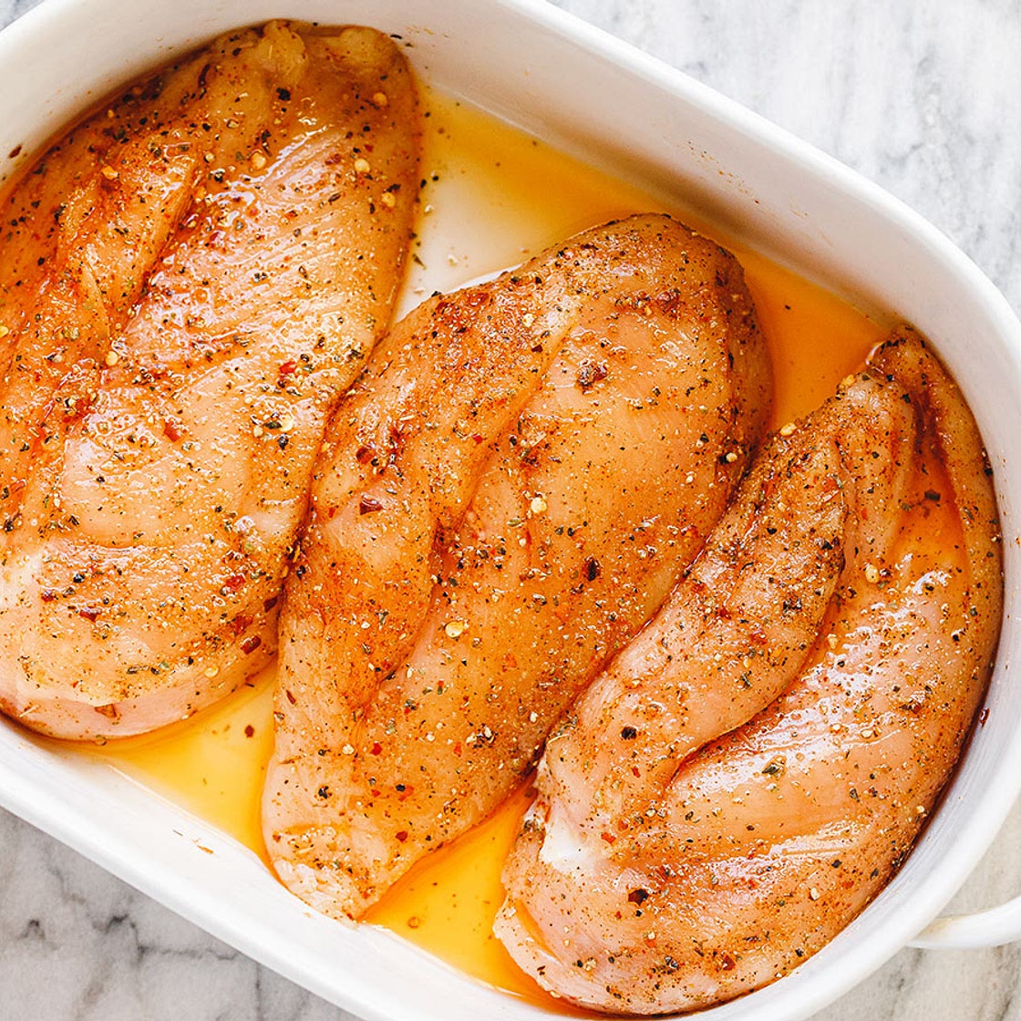 Creamy Chicken Breast Bake with Spinach and Sun-Dried Tomatoes