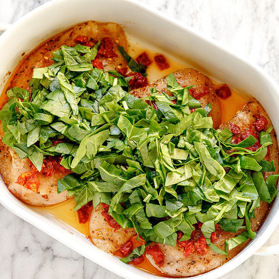 Creamy Chicken Breast Bake with Spinach and Sun-Dried Tomatoes