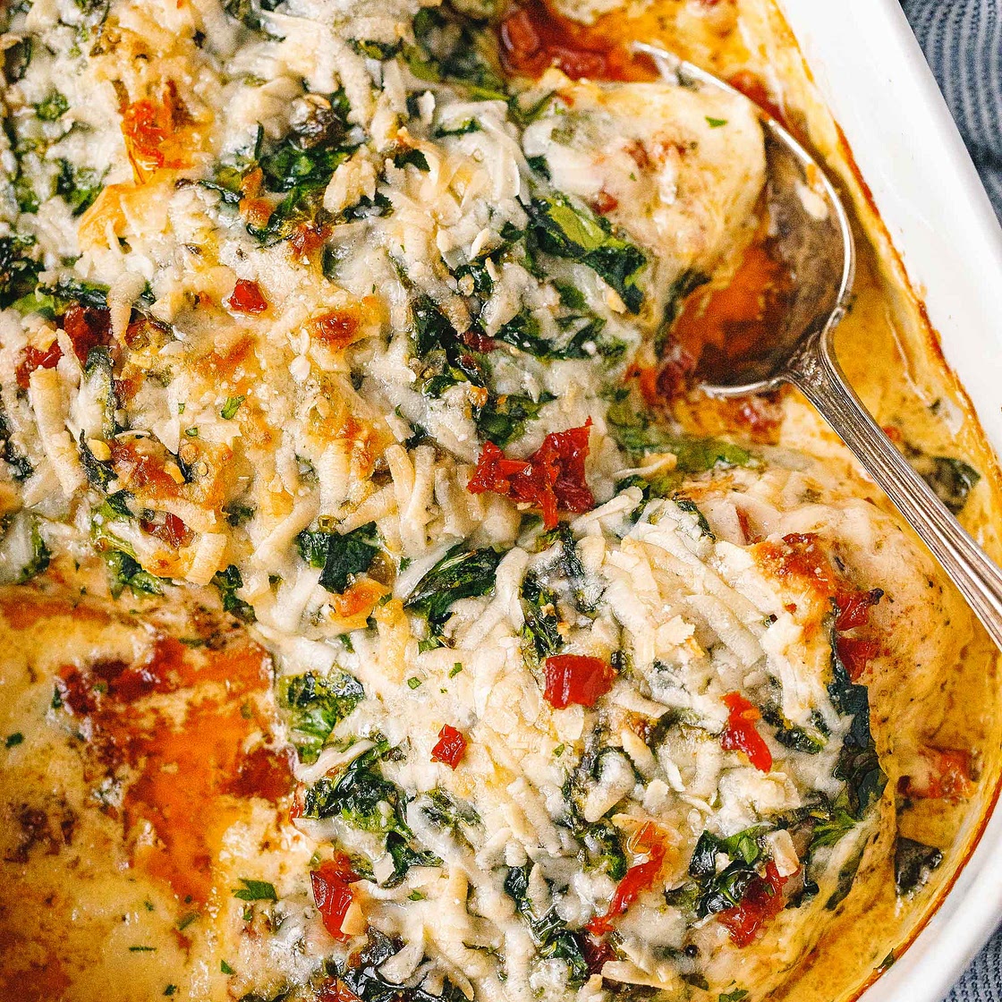 Creamy Chicken Breast Bake with Spinach and Sun-Dried Tomatoes