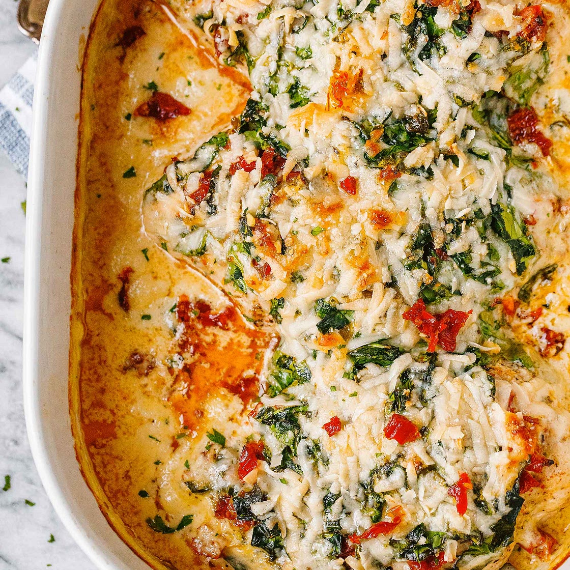 Creamy Chicken Breast Bake with Spinach and Sun-Dried Tomatoes