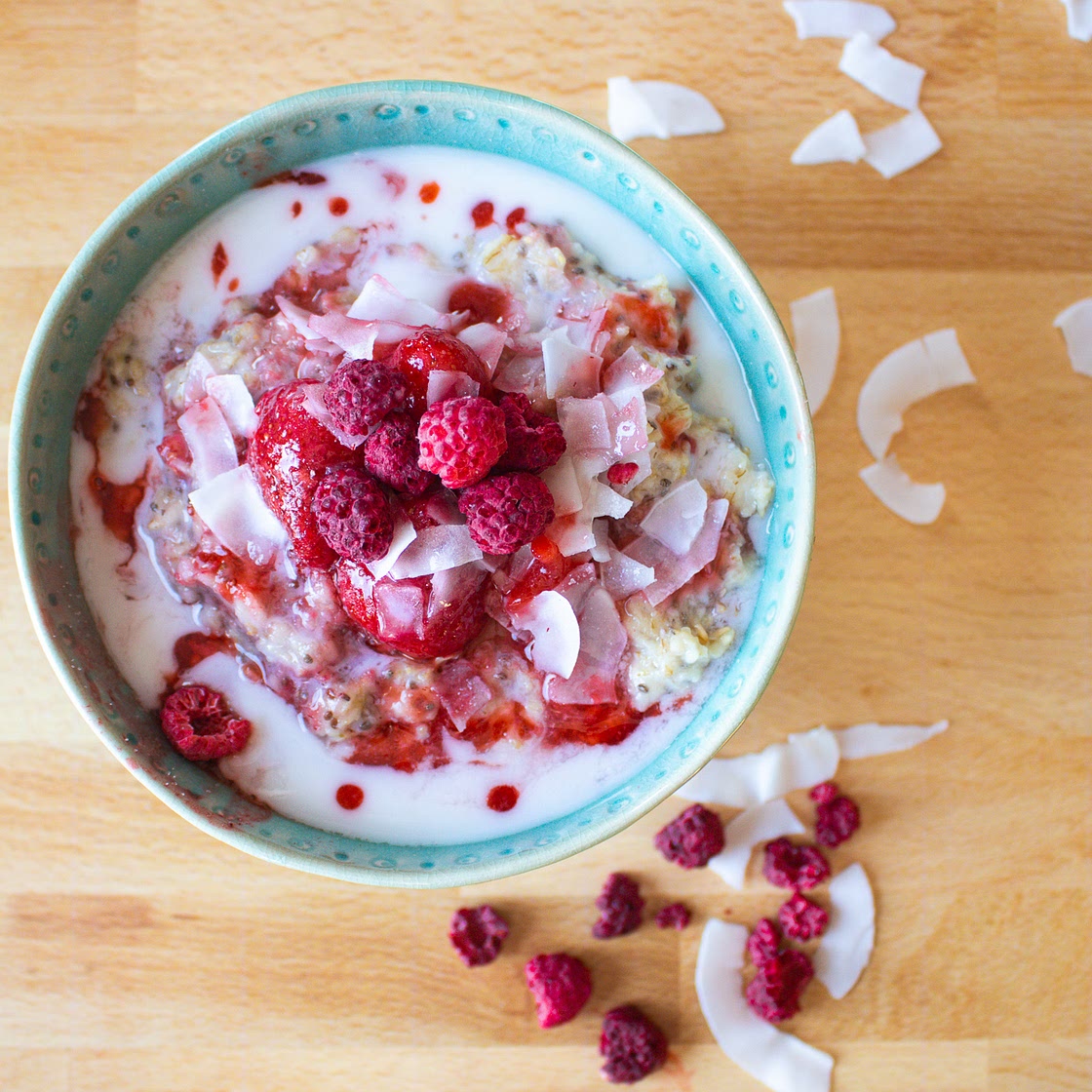 Berries & Cream Oatmeal Bowl