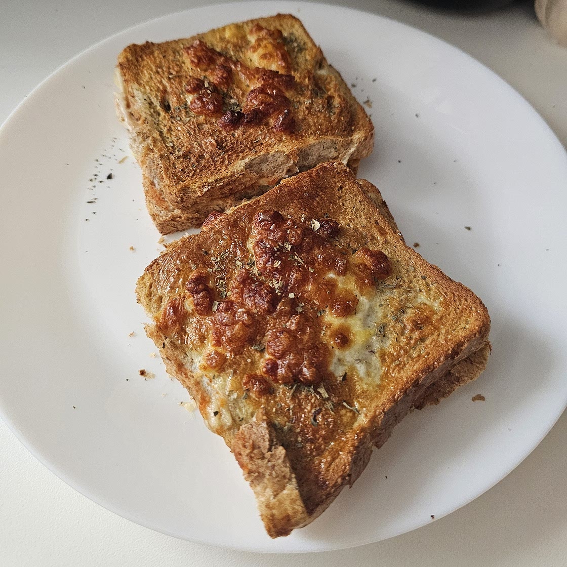 Air fryer pizza pockets