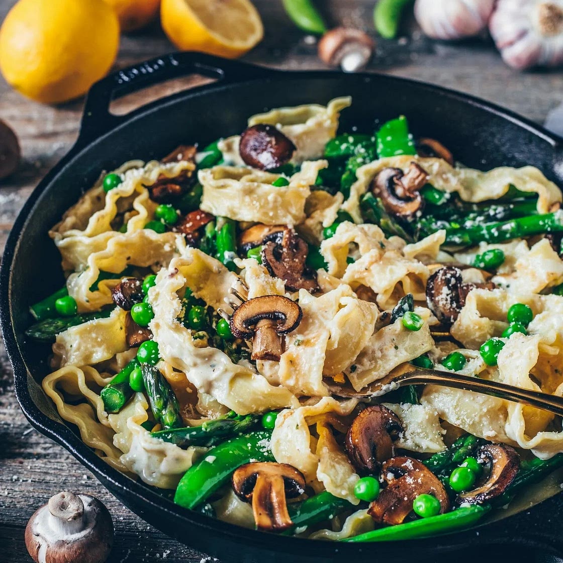 Pasta Primavera mit Spargel und Pilzen