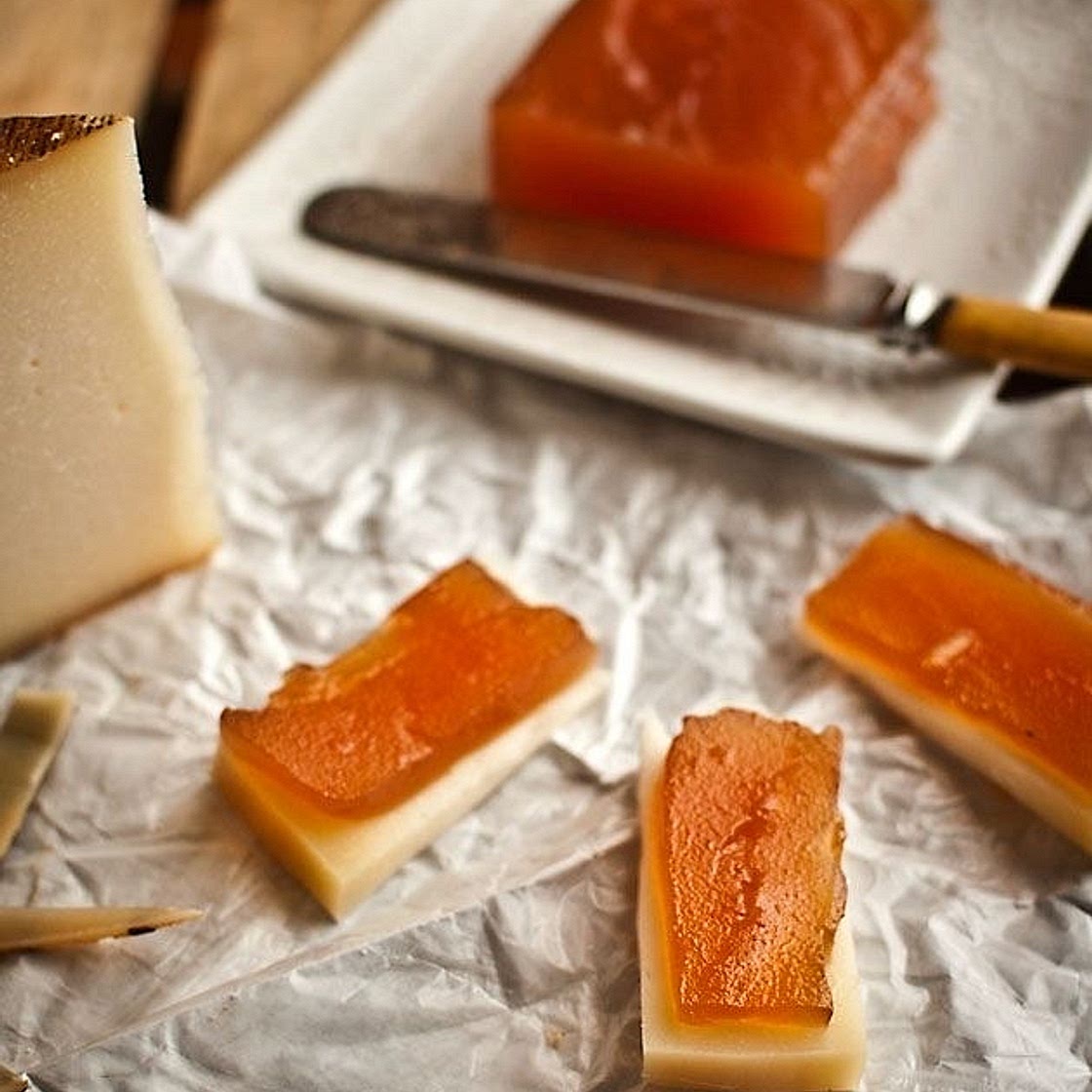 Apple paste with Manchego cheese