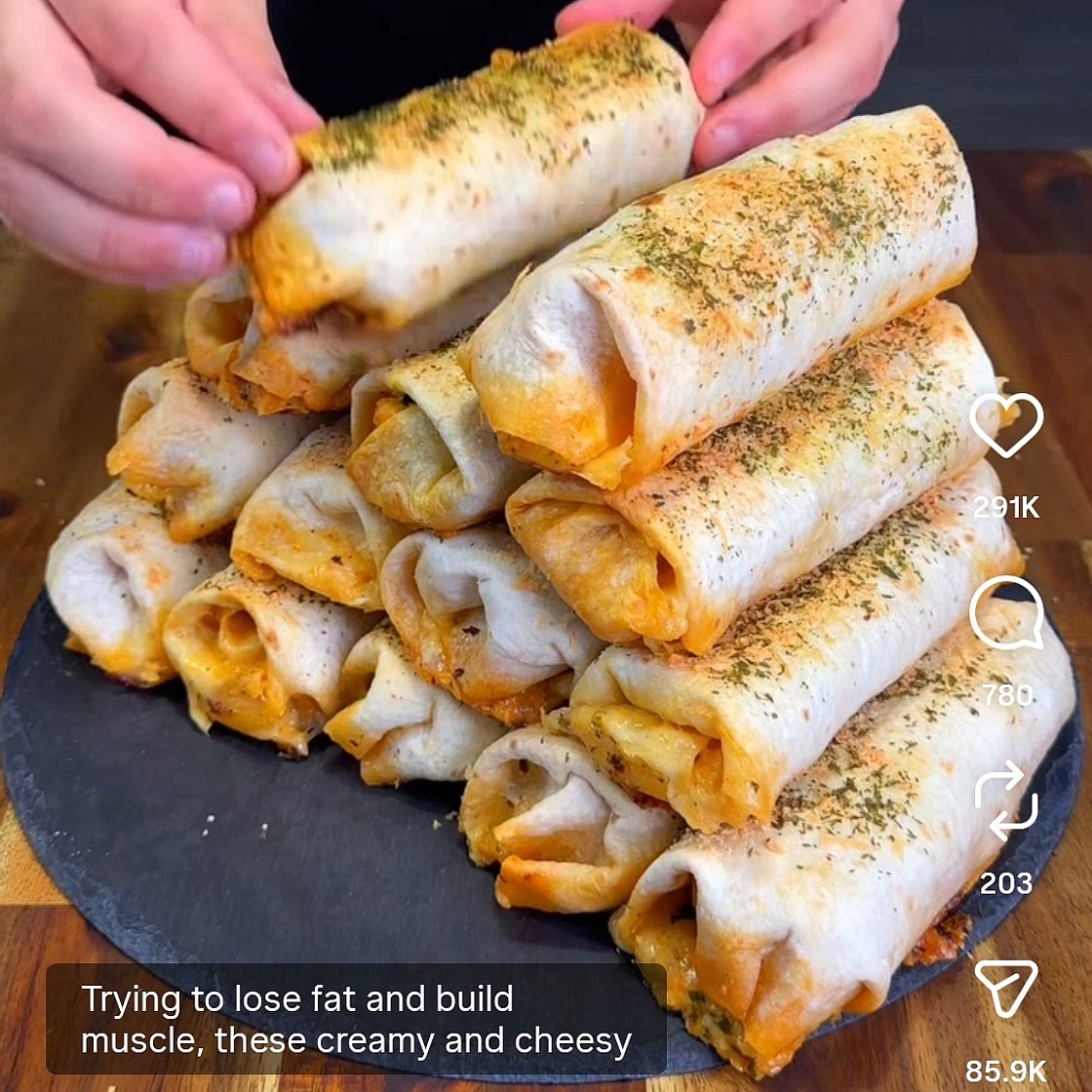 Cheesy Creamy Garlic Chicken Roll