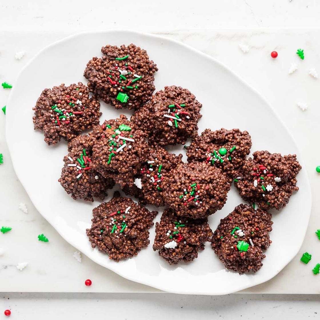 Easy 5-Ingredient Biscoff Chocolate Quinoa Clusters (No Bake Christmas Candy Recipe)
