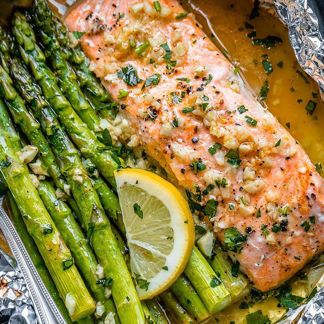 Baked Salmon in Foil with Asparagus and Lemon Garlic Butter Sauce