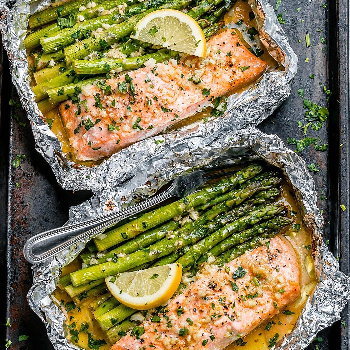 Baked Salmon in Foil with Asparagus and Lemon Garlic Butter Sauce