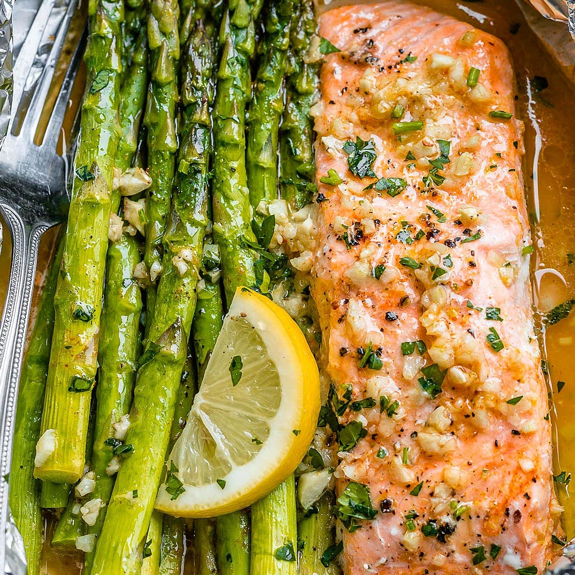 Baked Salmon in Foil with Asparagus and Lemon Garlic Butter Sauce