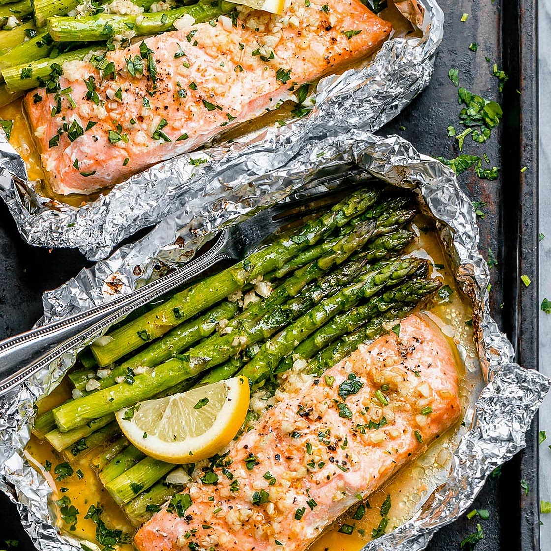 Baked Salmon in Foil with Asparagus and Lemon Garlic Butter Sauce