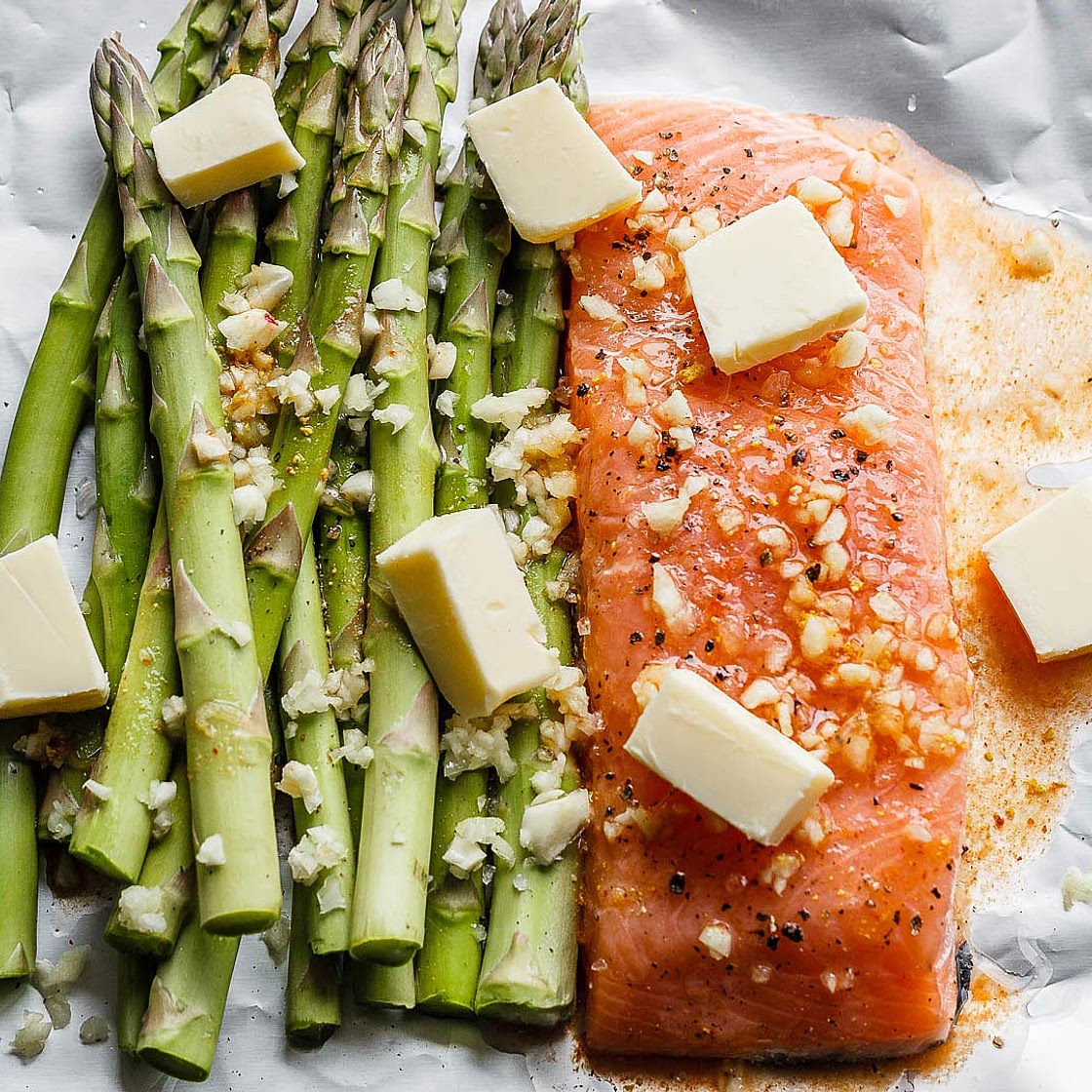 Baked Salmon in Foil with Asparagus and Lemon Garlic Butter Sauce