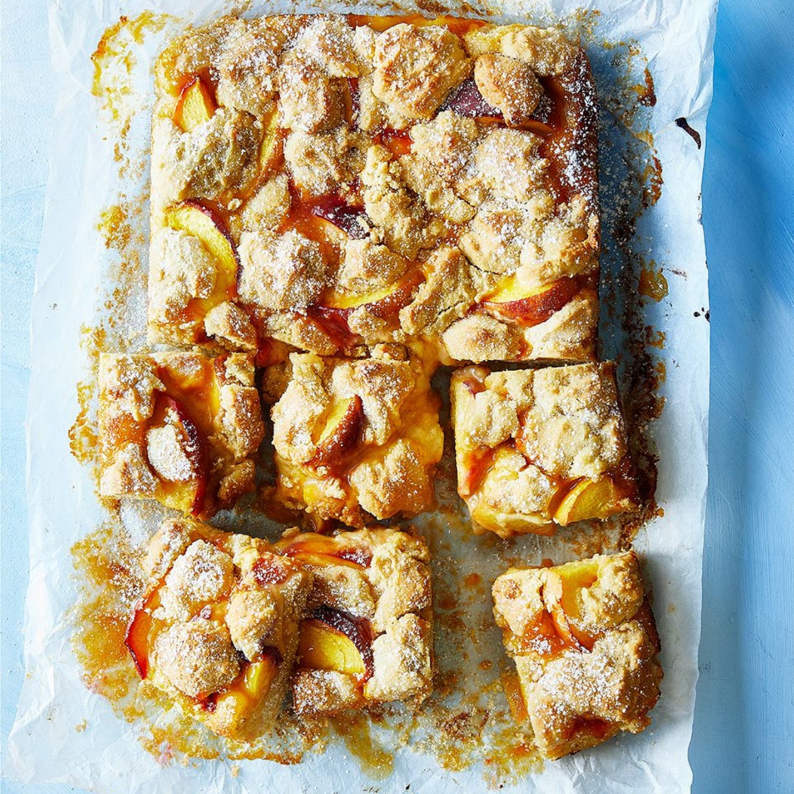 Peach and passion fruit crumble traybake