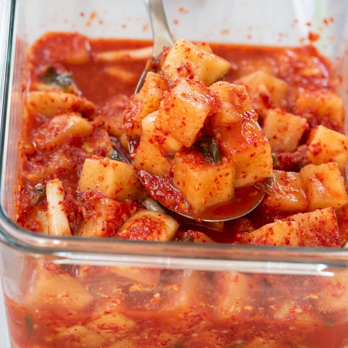 Kkakdugi (Cubed Radish Kimchi)