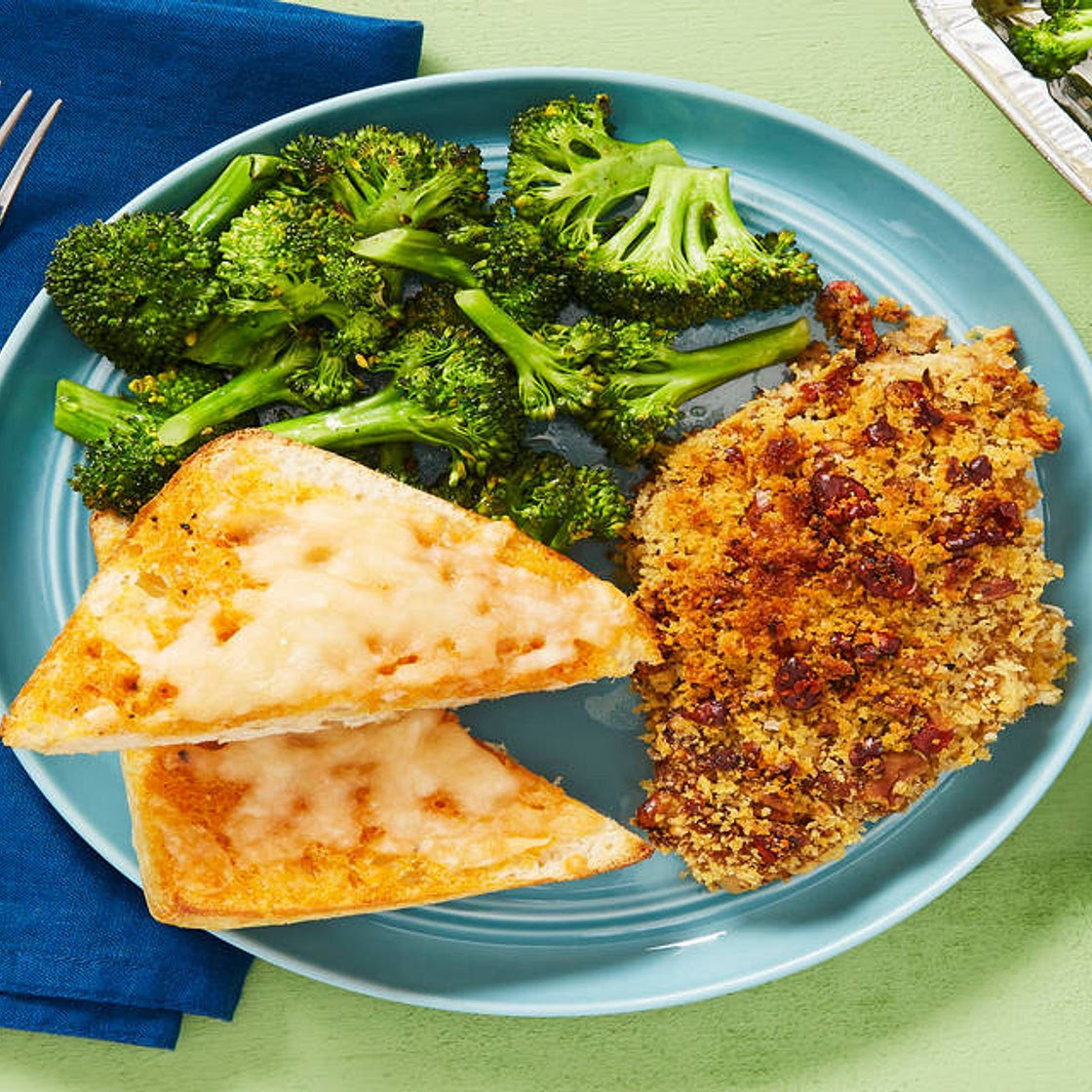 Walnut-Crusted Chicken with Cheesy Ciabatta & Roasted Broccoli (trays included)