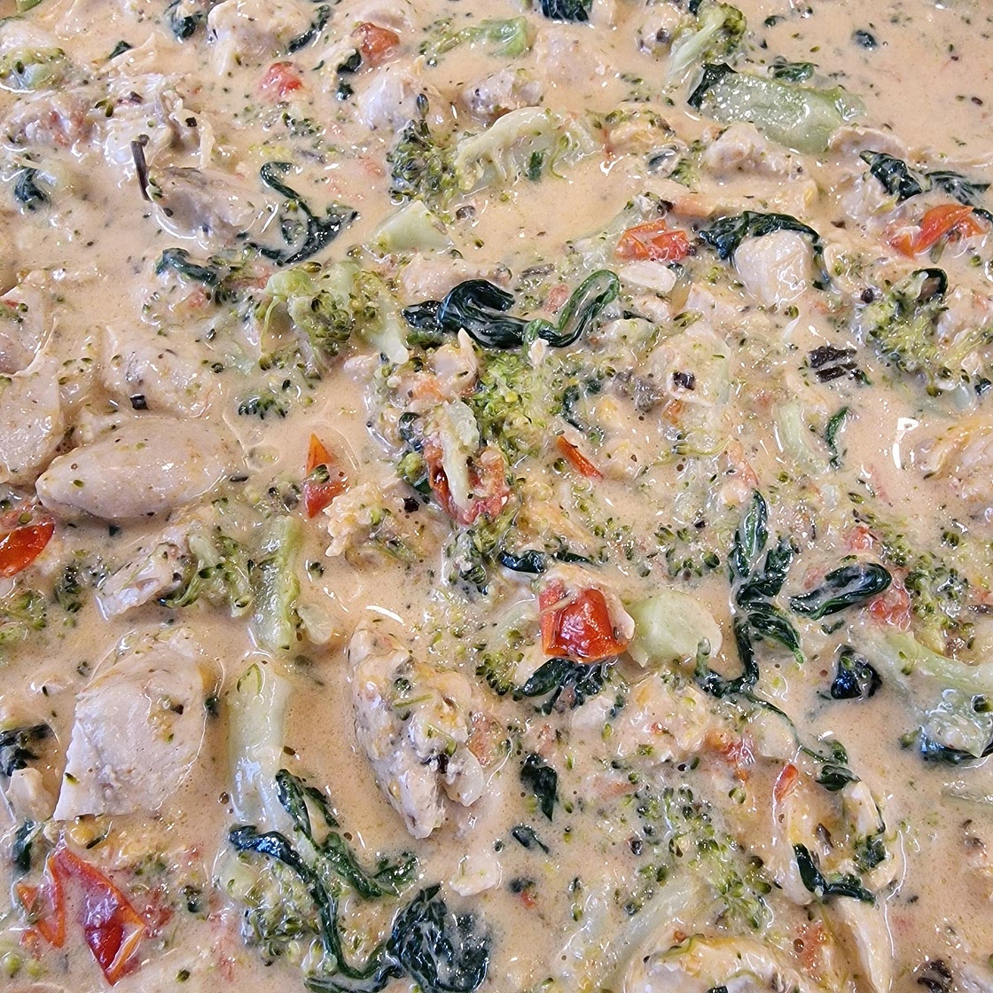 15 Minute Keto Garlic Chicken with Broccoli and Spinach