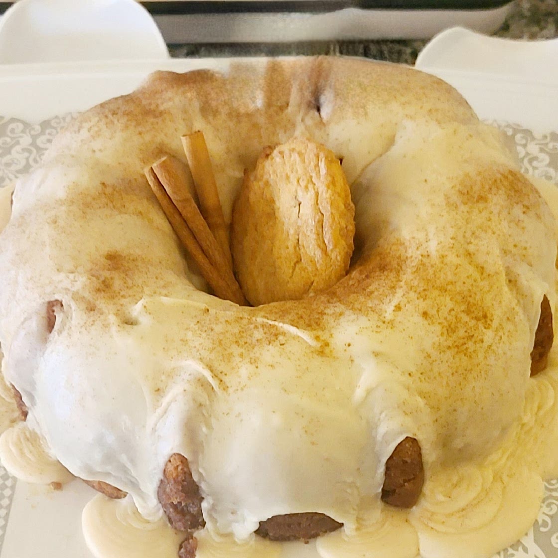 Cinnamon Roll Bundt Cake