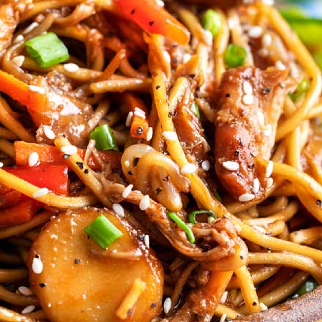 Easy Crockpot Chicken Lo Mein