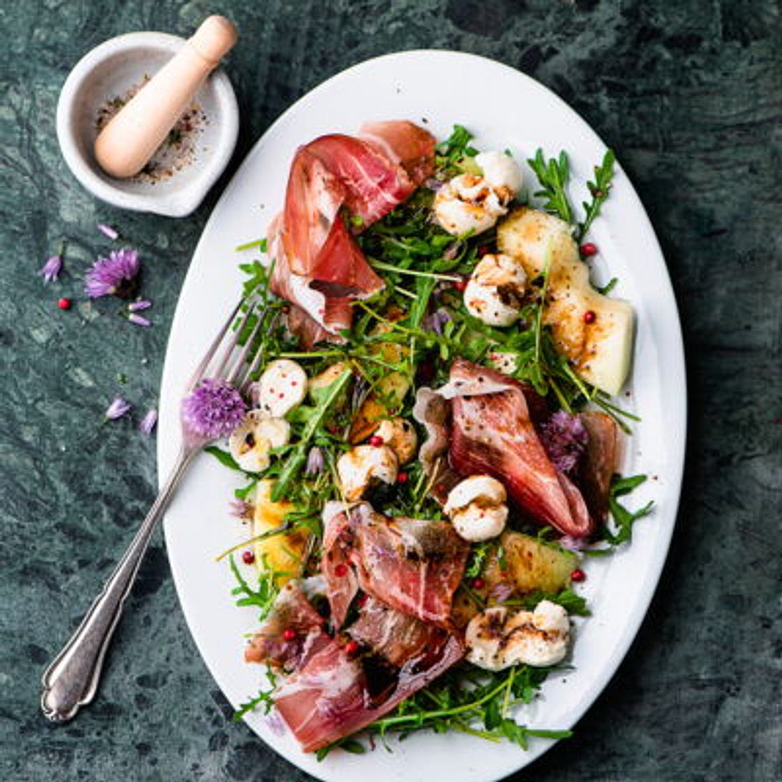 Salade d’été au melon et jambon Serrano