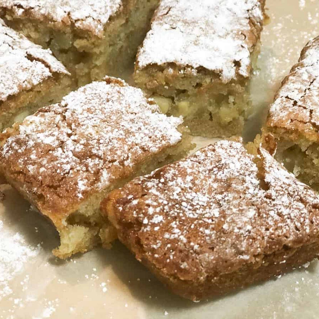 Old Fashioned Fresh Apple Cake