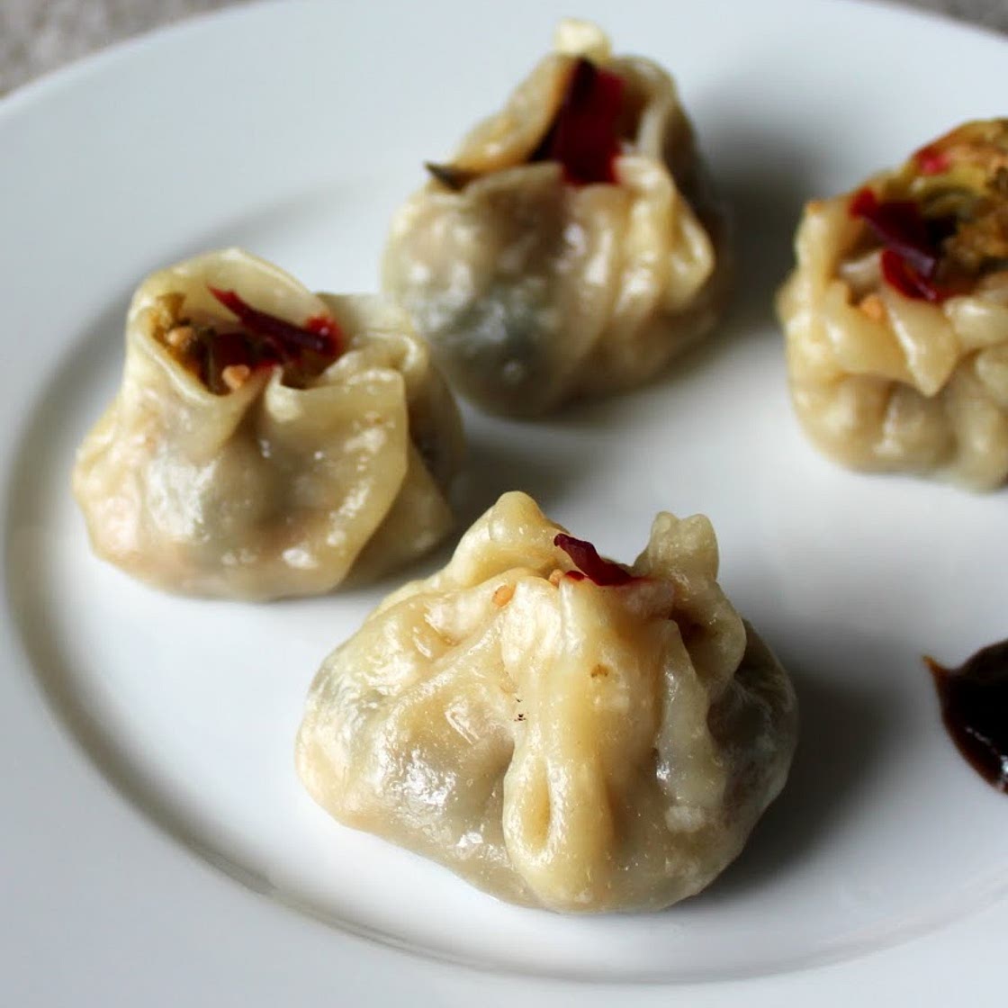 Shu Mai/Siumai Dumplings Filled With Broccoli & Zucchini In Garlic Sauce