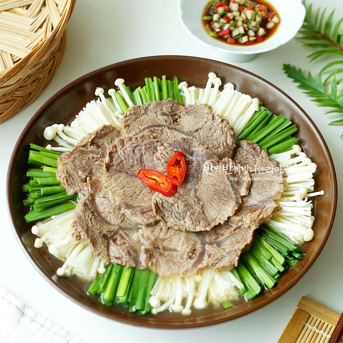 아롱사태 수육 삶기 소고기수육 부위 간장 겨자소스 만들기