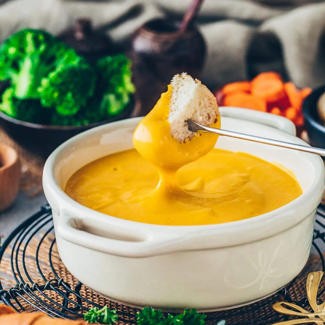 Easy Vegan Cheese Fondue